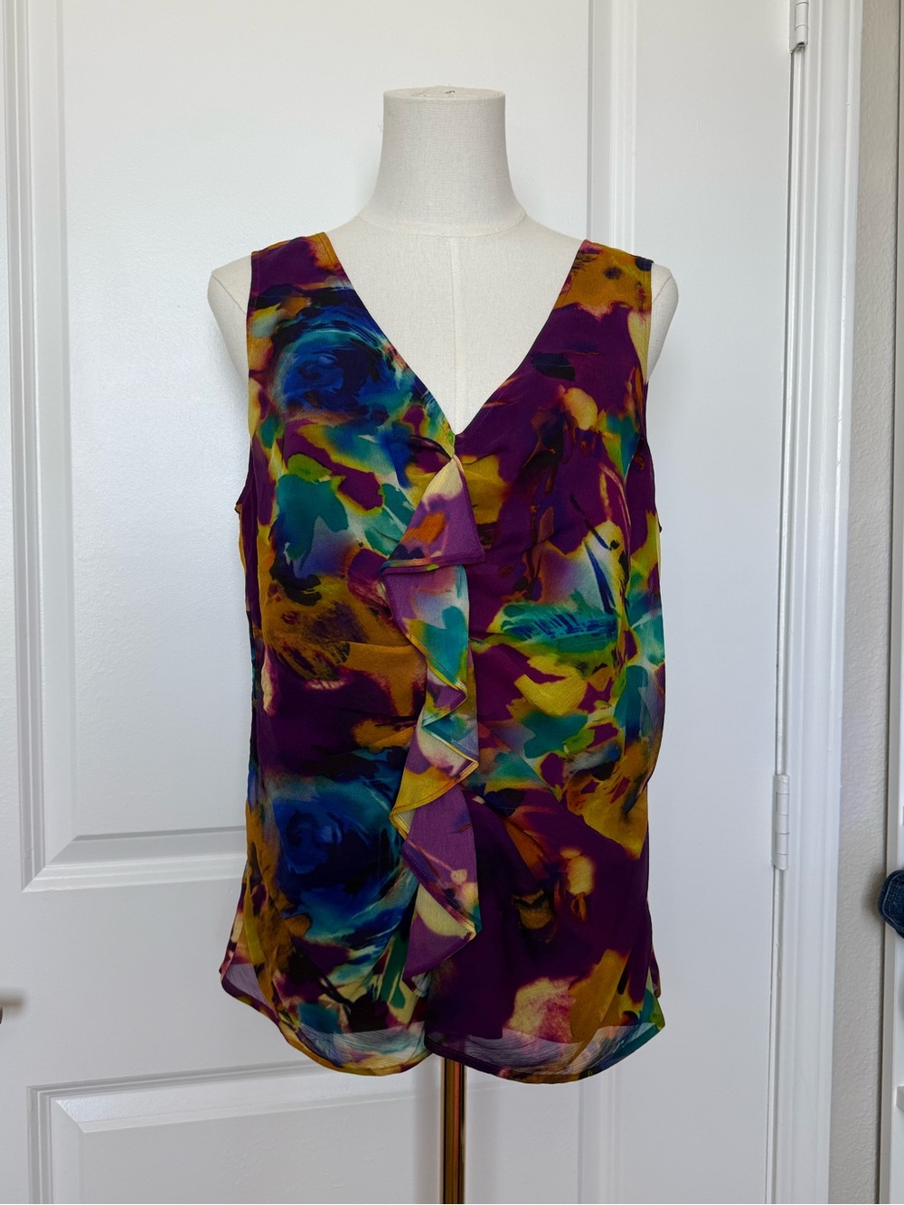 St. John 100% Silk Abstract Floral Ruffle Front V-Neck Sleeveless Blouse